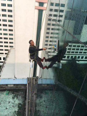 高空外墙玻璃清洗